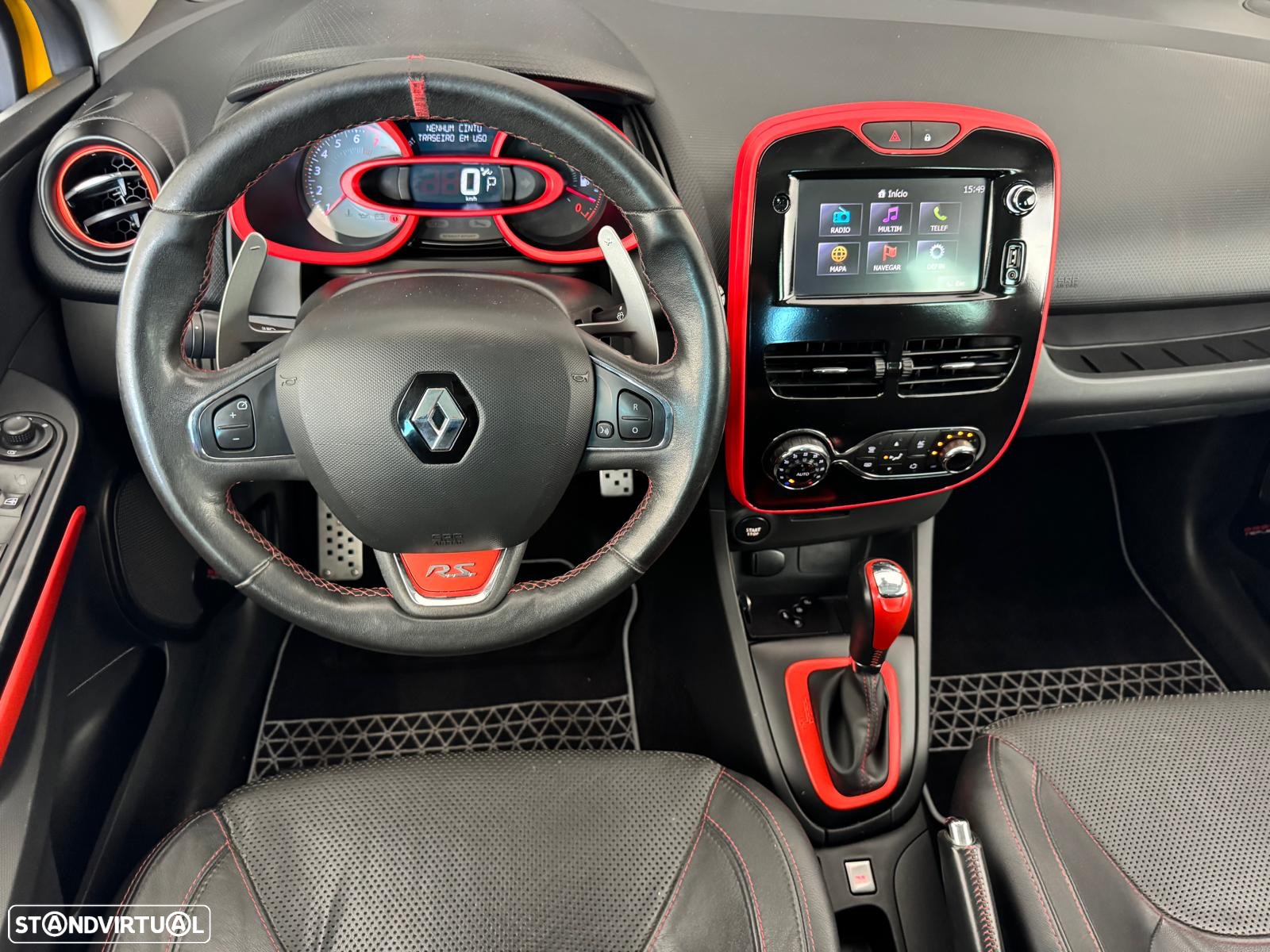 Renault Clio 1.6 T RS EDC - 17