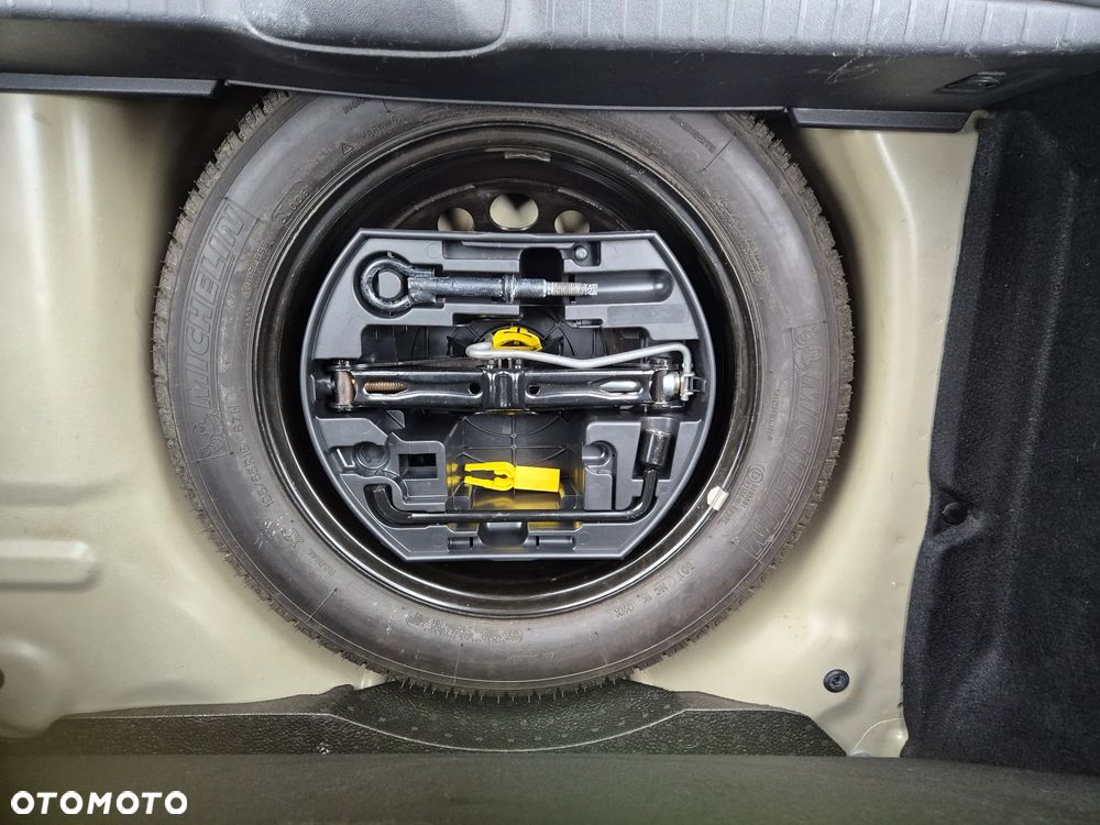 Peugeot 208 e-HDi 92 Stop&Start Allure - 17