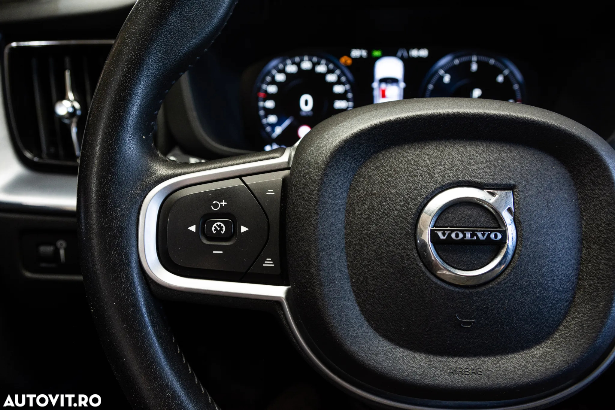 Volvo XC 60 D4 Geartronic Momentum Pro - 22