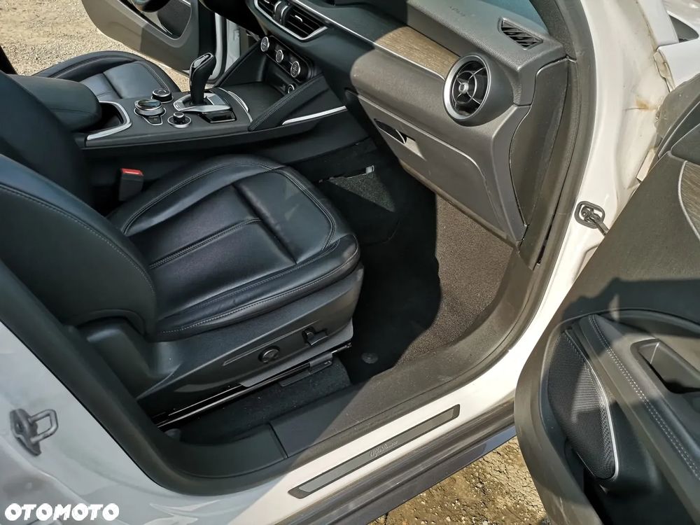 Alfa Romeo Stelvio 2.2 16V AT8 - 27