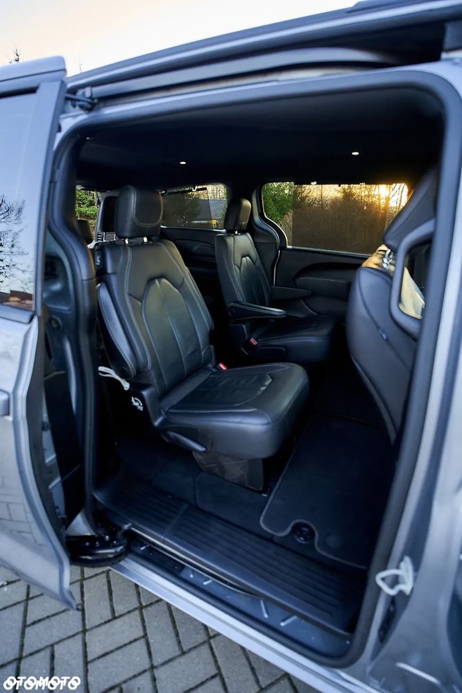 Chrysler Pacifica - 32
