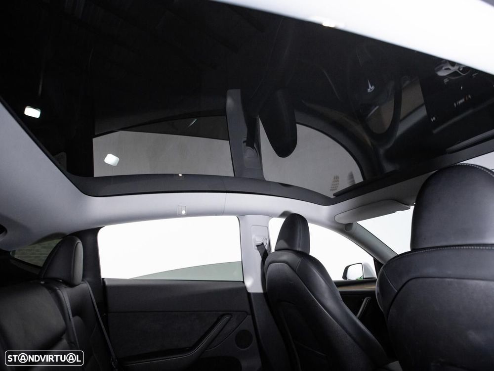 Tesla Model Y Long Range Dual Motor AWD - 14