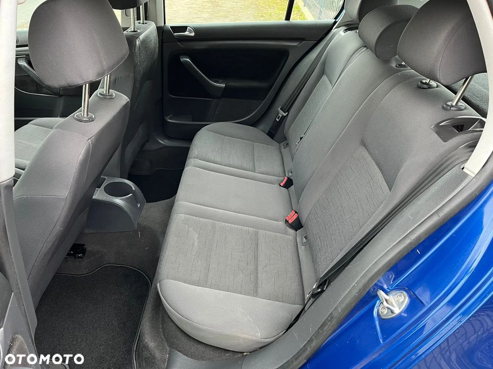 Volkswagen Golf 1.6 FSI Individual - 9