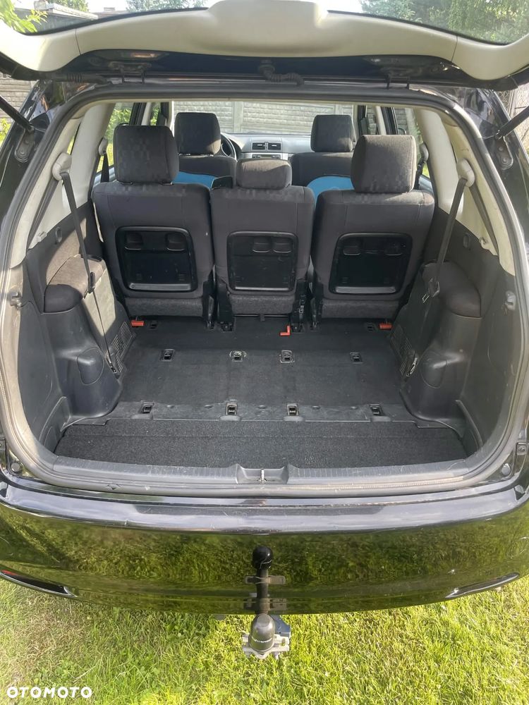 Toyota Avensis Verso D-4D - 21