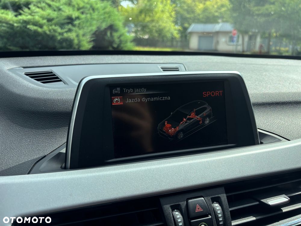 BMW X1 xDrive20i - 16