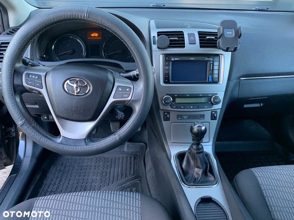 Toyota Avensis 1.8 Active - 12