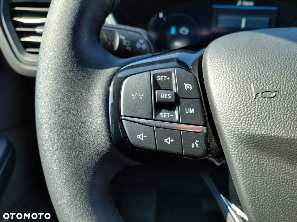 Ford Kuga - 12