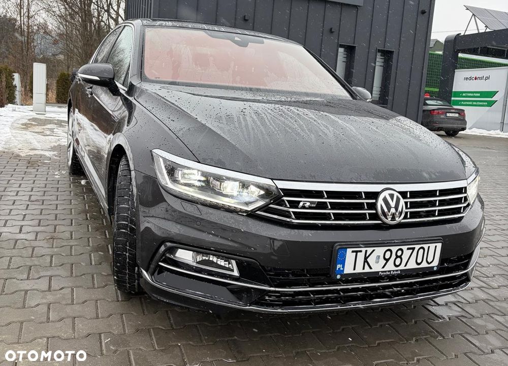 Volkswagen Passat - 1