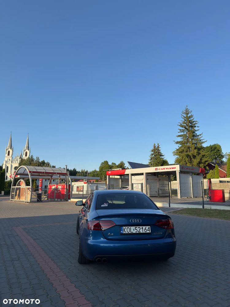 Audi A4 Limousine - 4