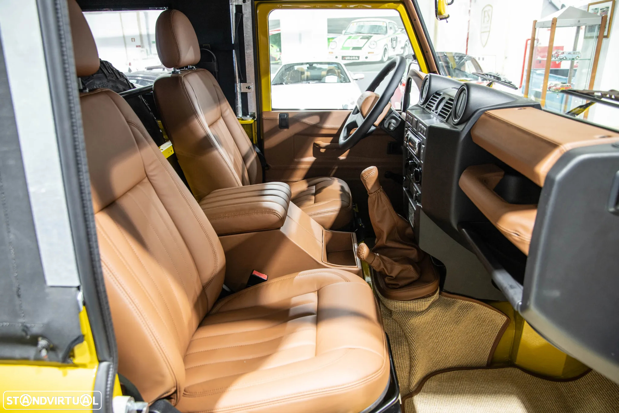 Land Rover Defender 90 SW 2.4 CRD E - 27