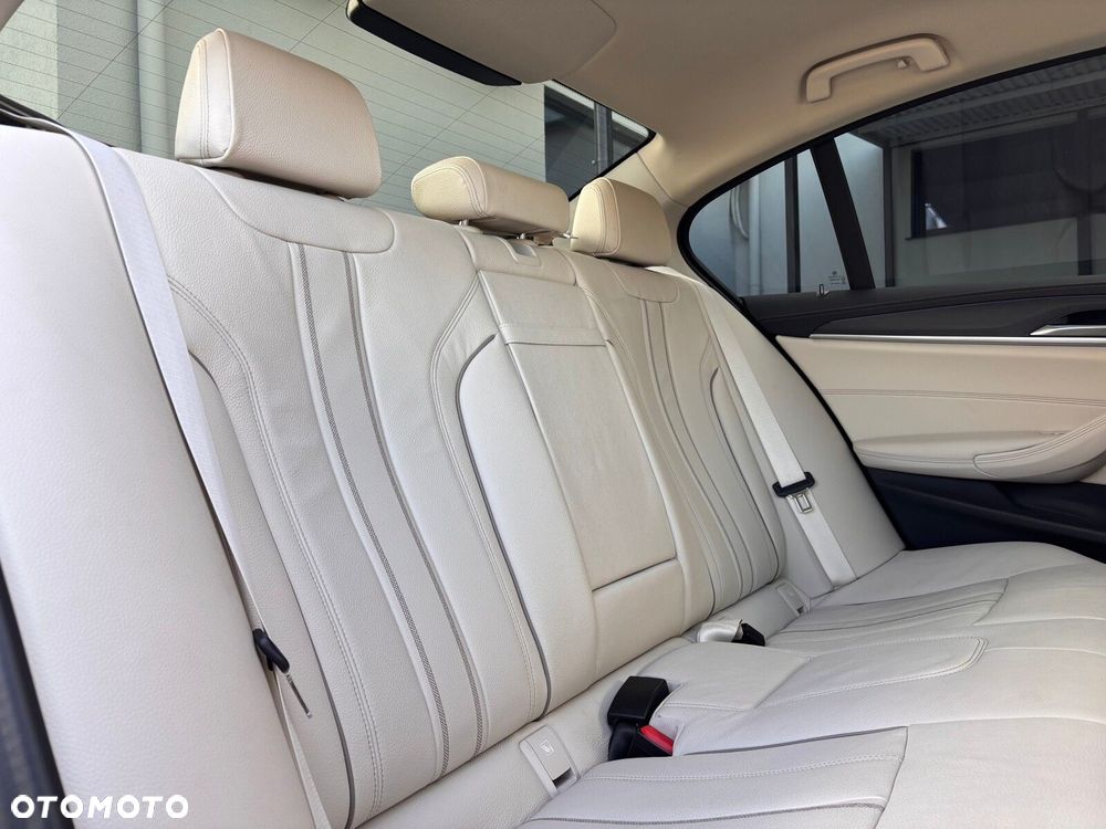 BMW Seria 5 518d Luxury Line - 17