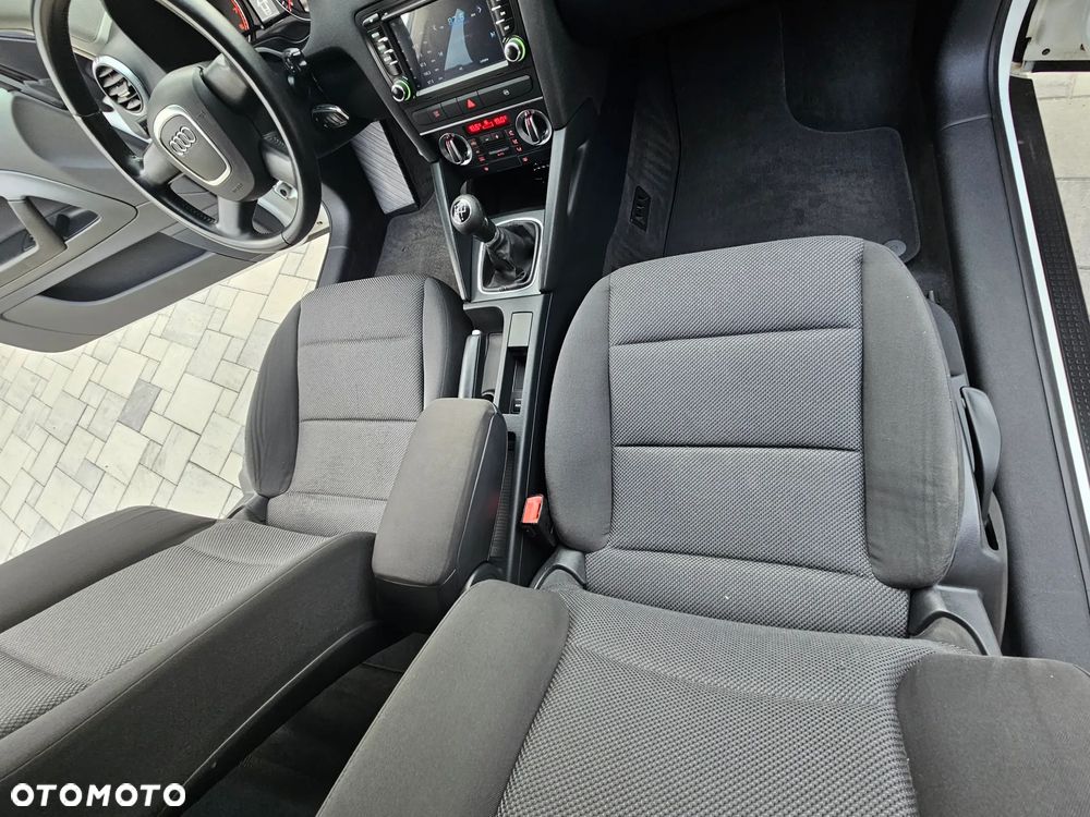 Audi A3 3-drzwiowe 1.6 Attraction - 19