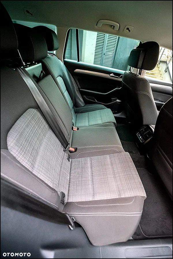Volkswagen Passat - 8