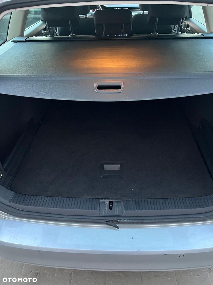 Volkswagen Passat - 12