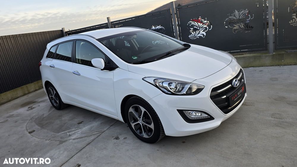 Hyundai i30 blue 1.6 CRDi YES! Gold - 2