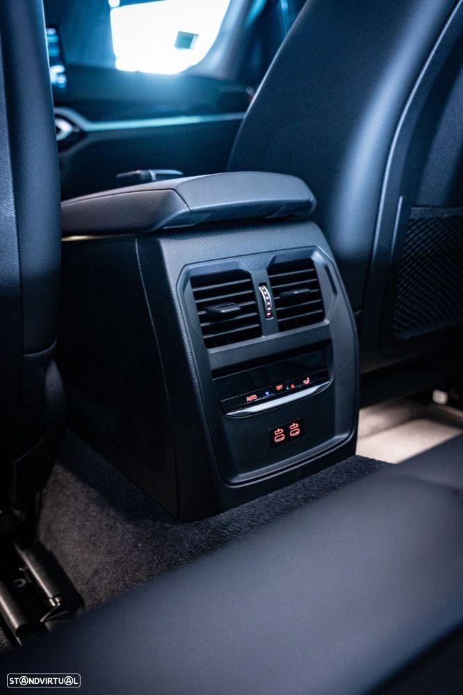 BMW i4 eDrive40 - 11