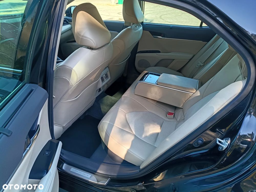 Toyota Camry 2.5 Hybrid Executive CVT - 11