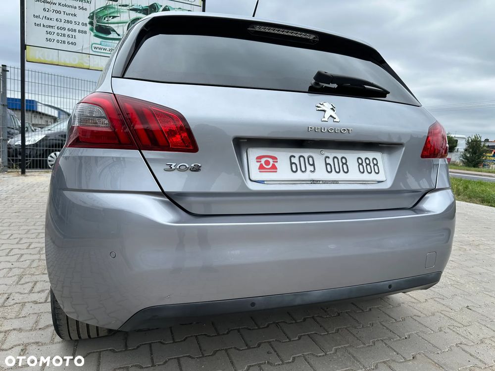 Peugeot 308 - 8