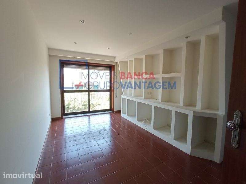 Apartamento T2. - Grande imagem: 2/9