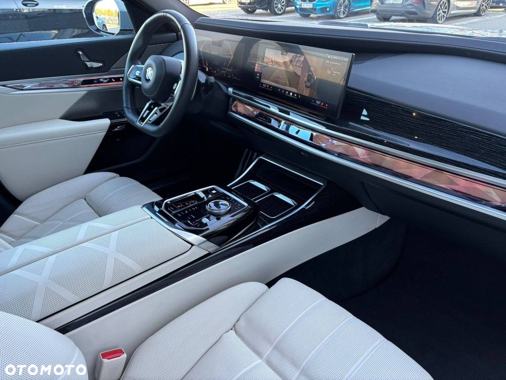 BMW Seria 7 - 26