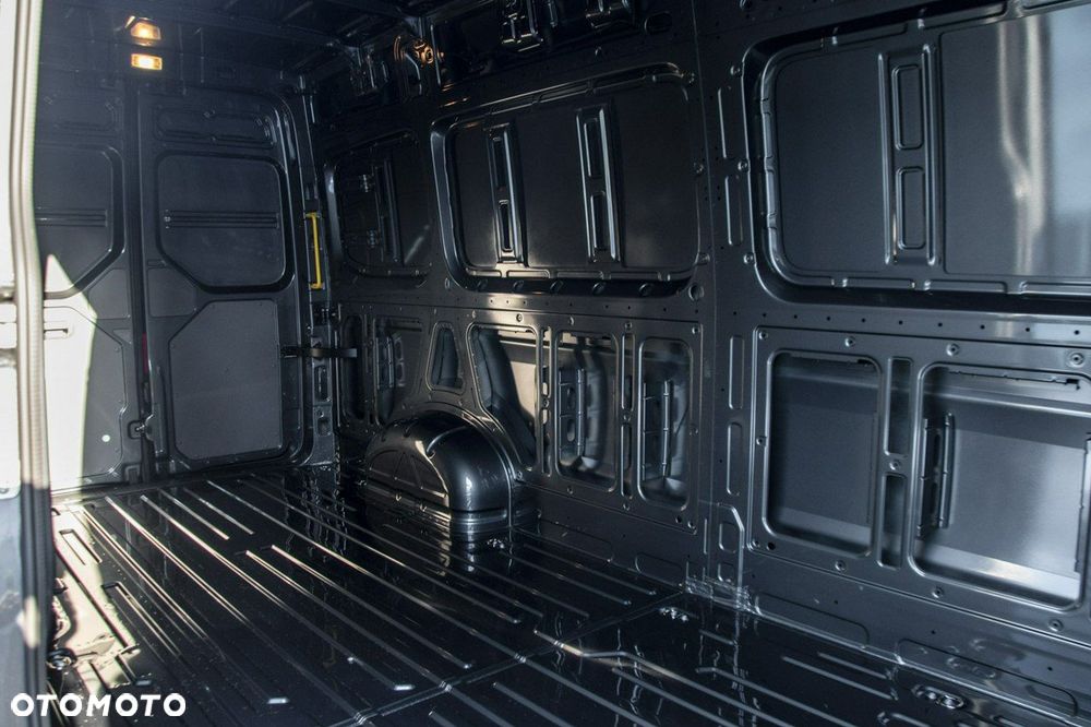 Volkswagen Crafter - 12