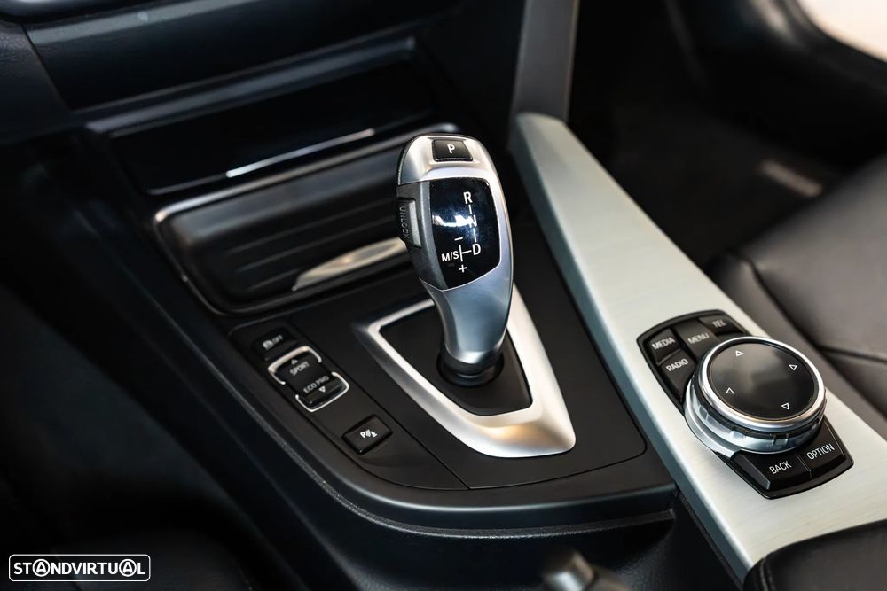 BMW 320 d Touring Auto Pack M - 16