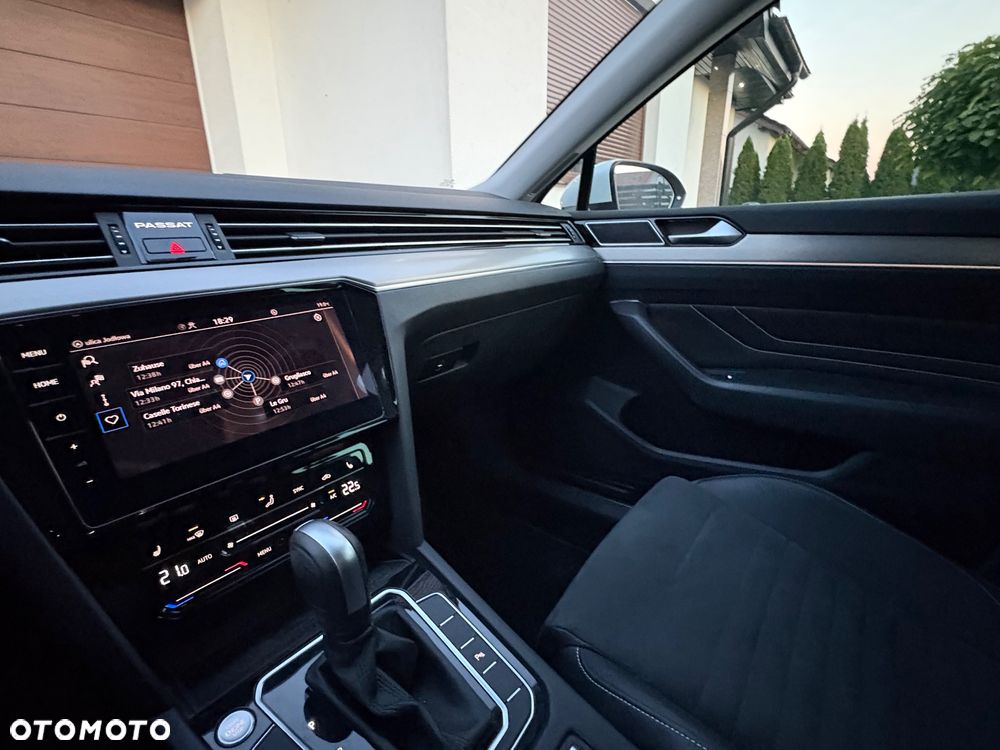 Volkswagen Passat Variant 2.0 TDI EVO Elegance DSG - 18