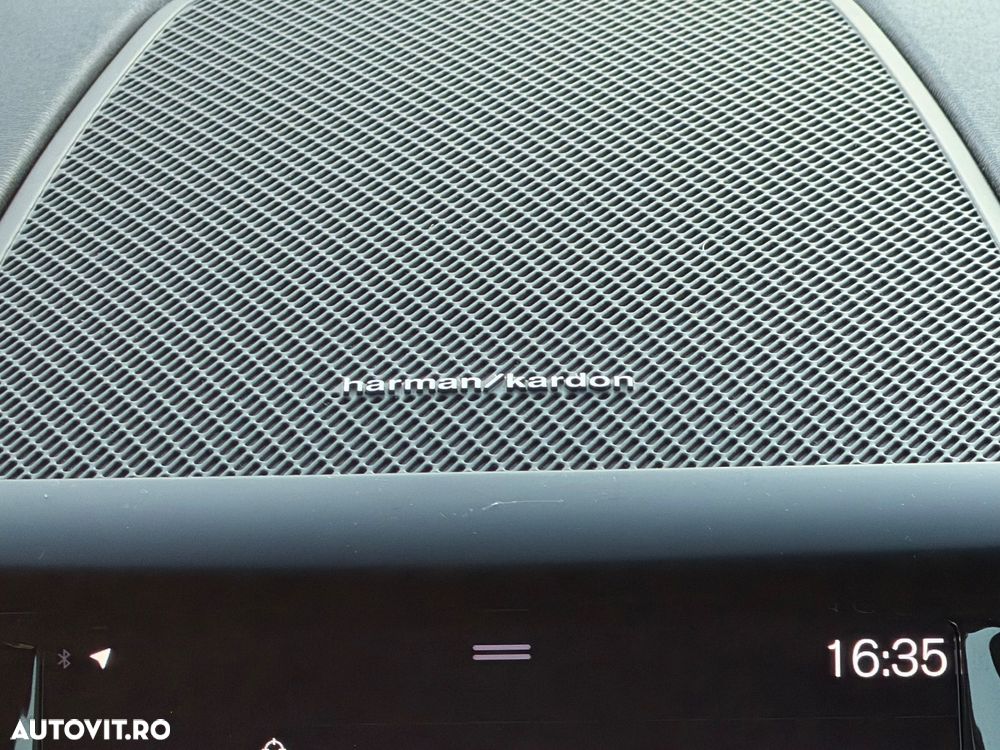 Volvo XC 60 B5 MHEV AWD R-Design - 16