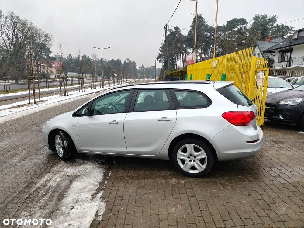 Opel Astra ver-1-4-sports-tourer - 5