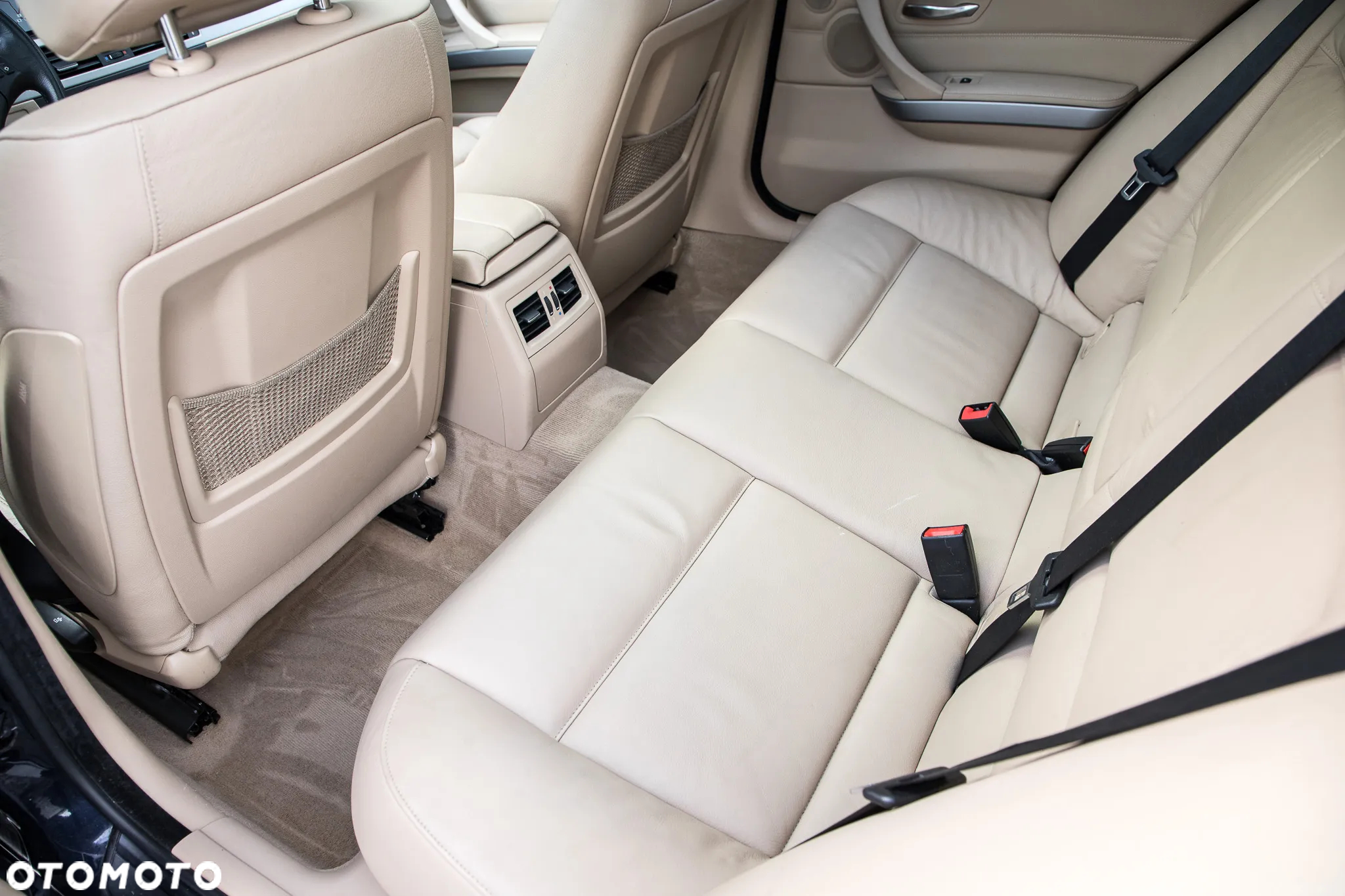 BMW Seria 3 325i xDrive Touring - 26
