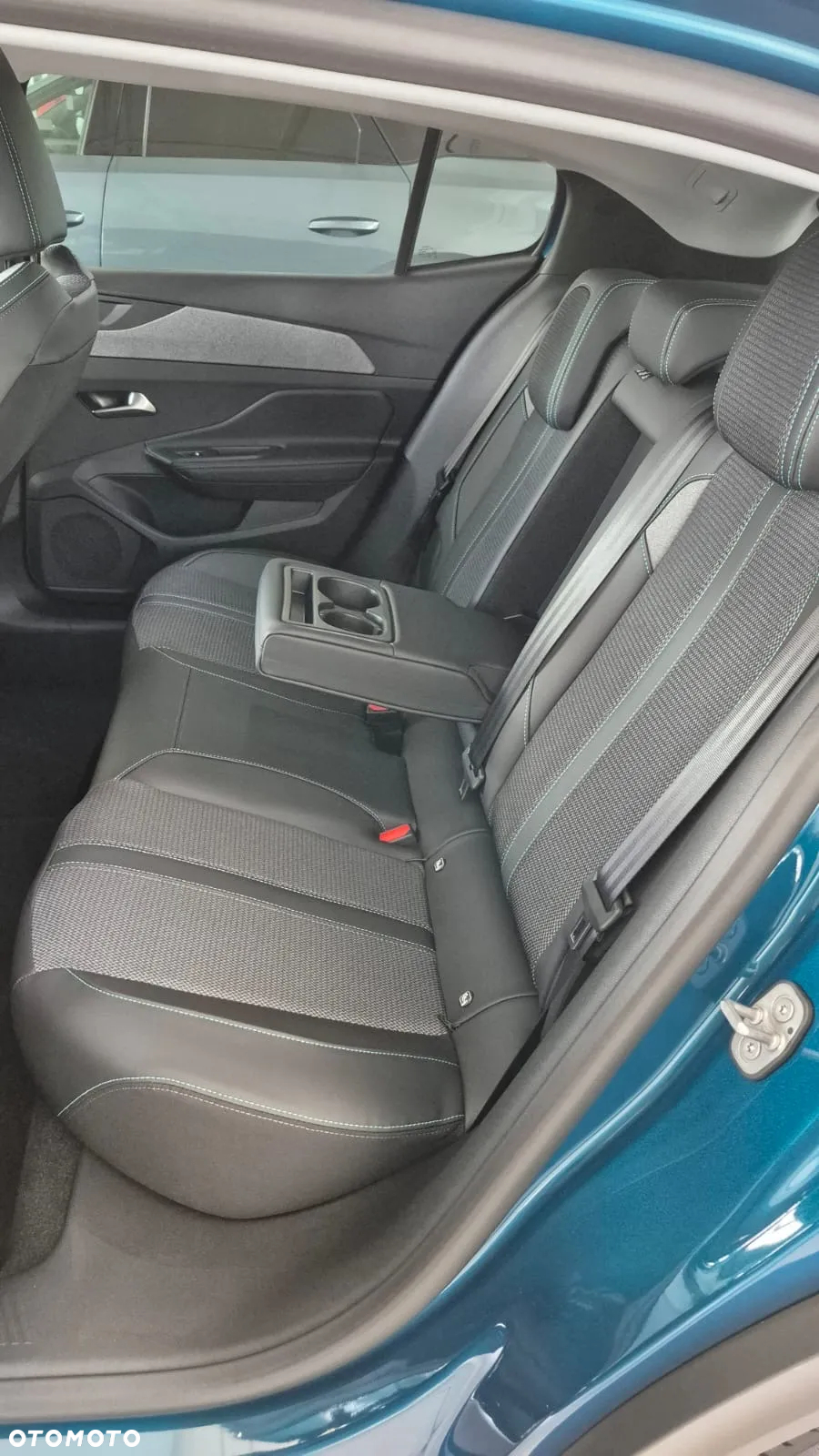 Peugeot 408 1.2 PureTech mHEV Allure S&S e-DSC6 - 8