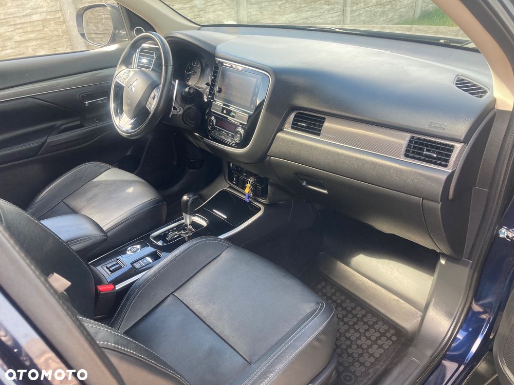 Mitsubishi Outlander - 12
