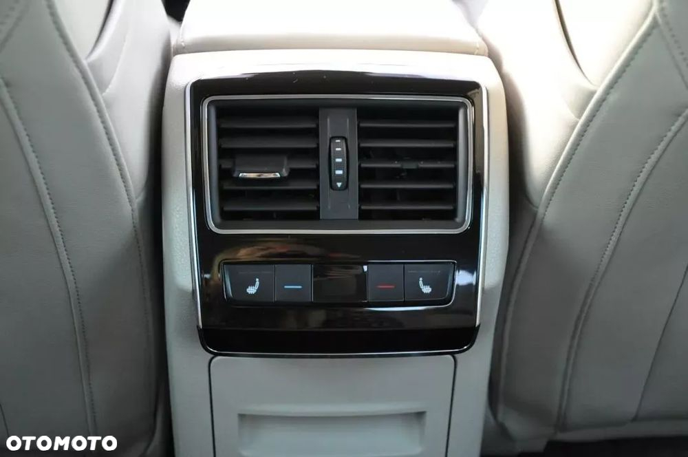 Skoda Superb 2.0 TSI L&K DSG - 27