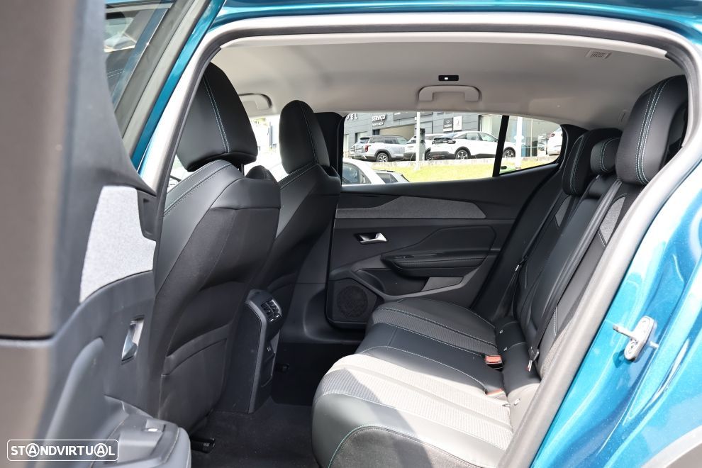 Peugeot 408 1.6 Hybrid Allure e-EAT8 - 17