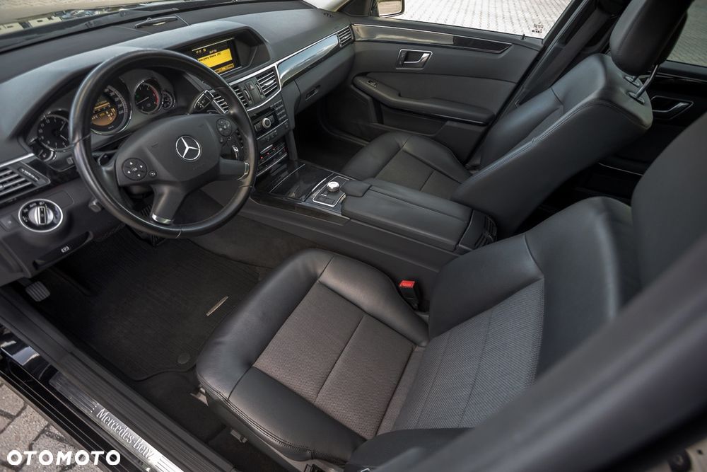 Mercedes-Benz Klasa E 220 CDI DPF BlueEFFICIENCY 7G-TRONIC Avantgarde - 18