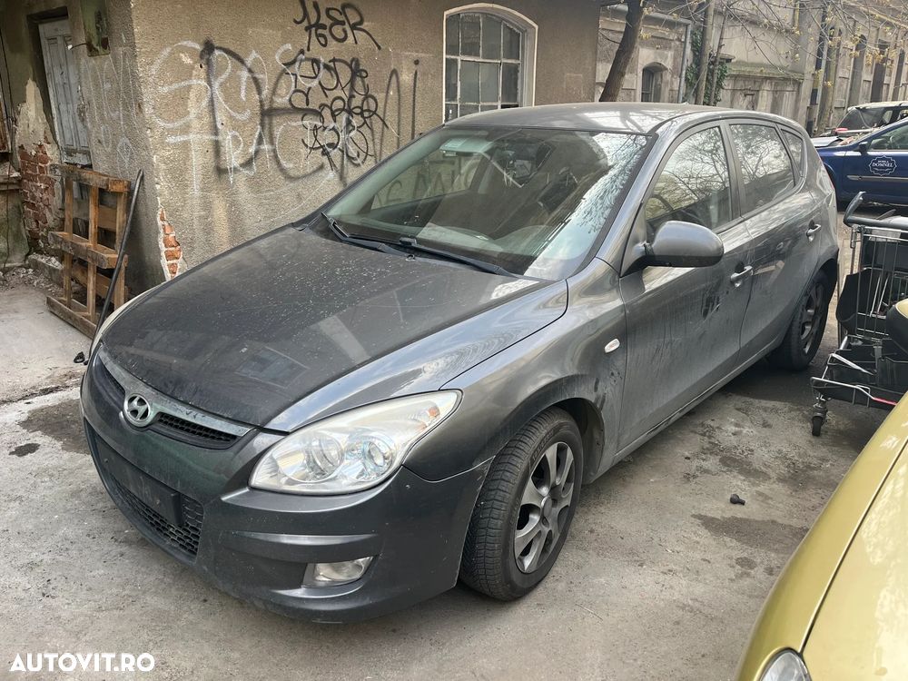 Dezmembrez Hyundai I30 2008 1,6 CRDI gri inchis - 2
