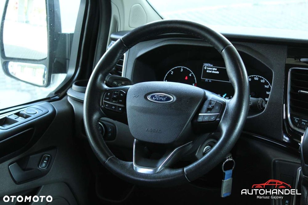 Ford Tourneo Custom - 12