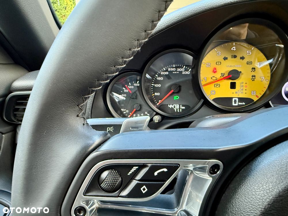 Porsche 911 Carrera 4S - 15