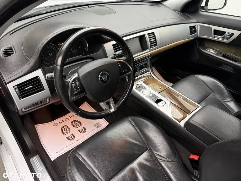 Jaguar XF 2.2 D Premium Luxury - 23