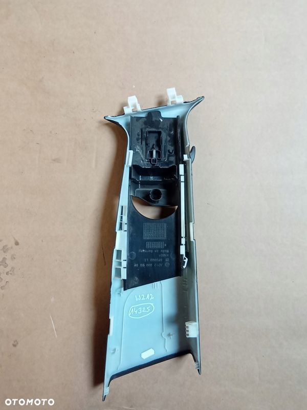 MERCEDES W212 OSŁONA SŁUPKA POSZYCIE LEWE A2126900325 - 2