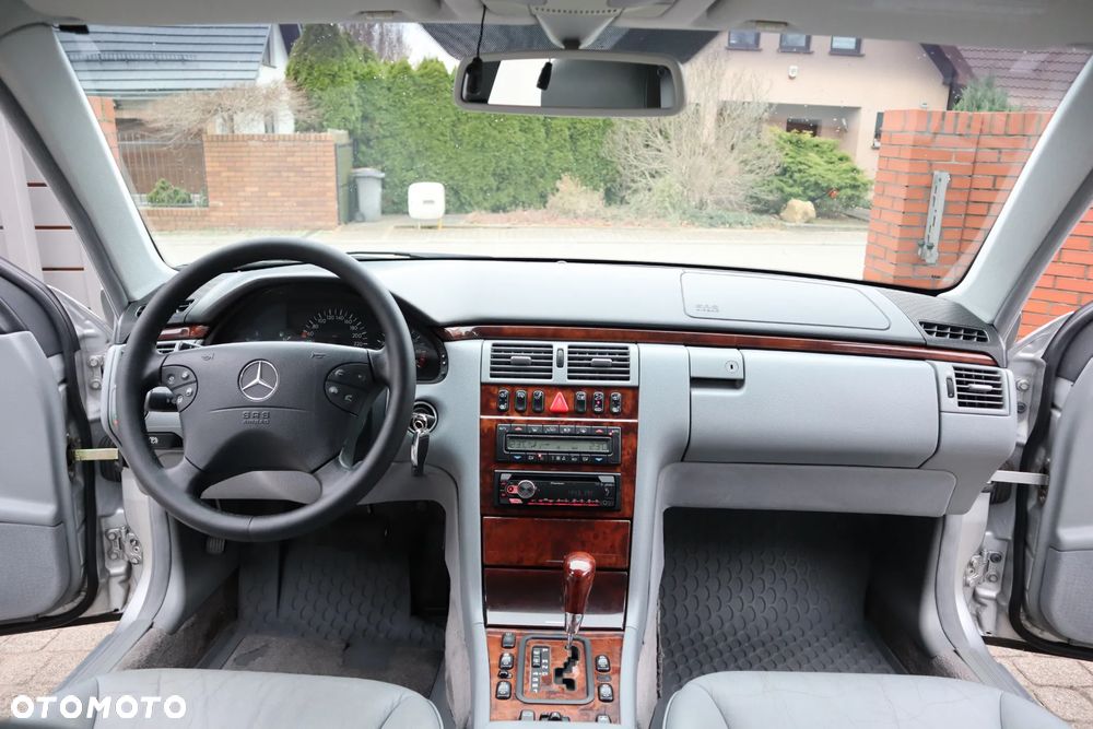 Mercedes-Benz Klasa E 320 Elegance - 11