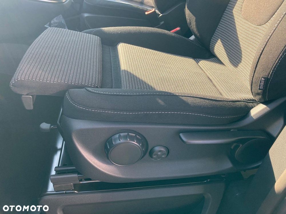 Mercedes-Benz Klasa V - 30