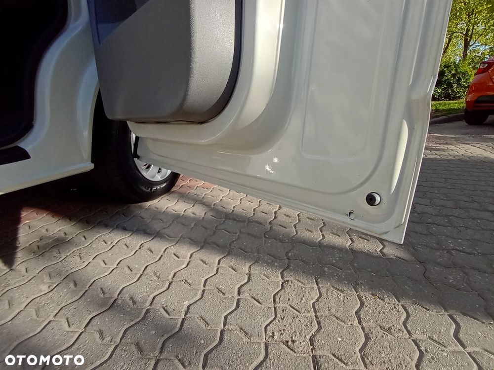 Volkswagen TRANSPORTER T5 XI.2009r. MAX WYSOKI 1,9 TDI 102KM KLIMATYZACJA NOWE SPRZĘGŁO I ROZRZĄD PRZEGLĄD NA ROK ZERO RDZY 3 OSOBOWY STAN TECHNICZNY WZOROWY ŁADOWNOŚĆ 1385 KG BEZWYPADKOWY VAT1 ELEKTR. SZYBY I LUSTERKA - 18