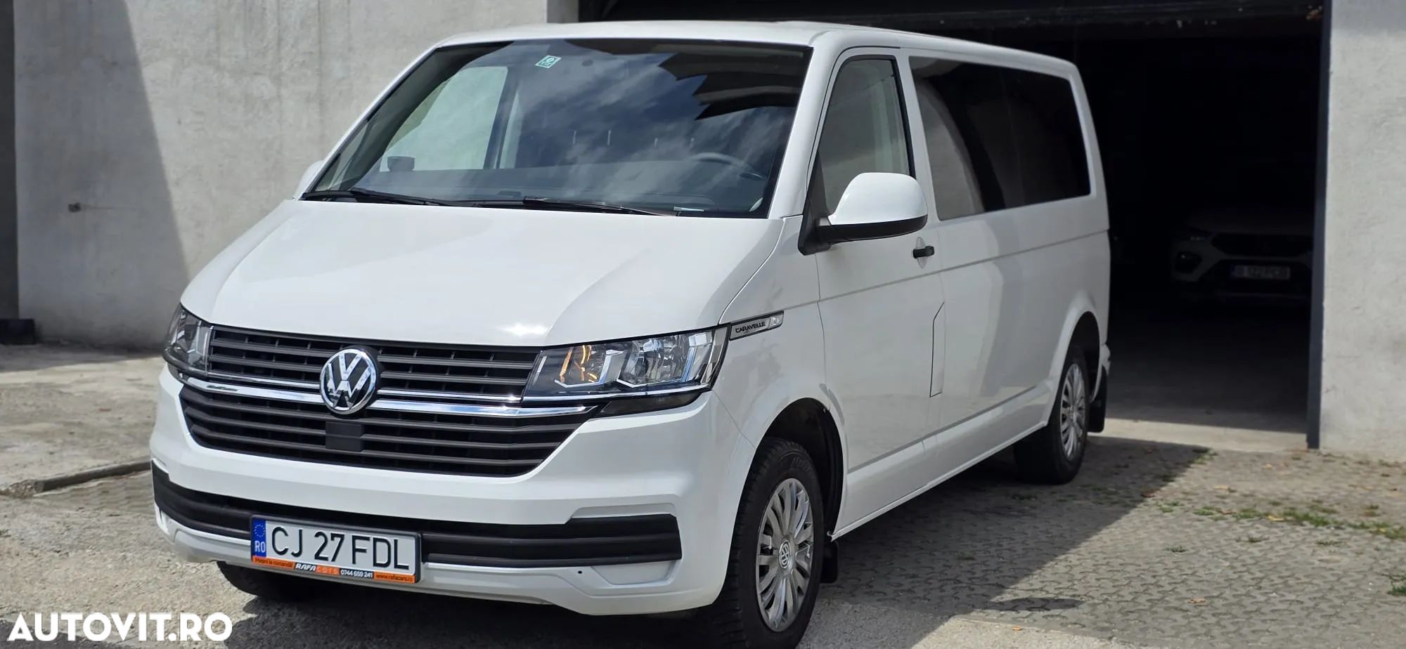 Volkswagen Caravelle - 1