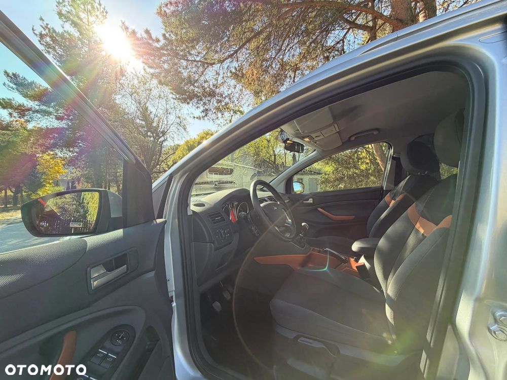Ford Kuga 2.0 TDCi 2x4 Titanium - 14
