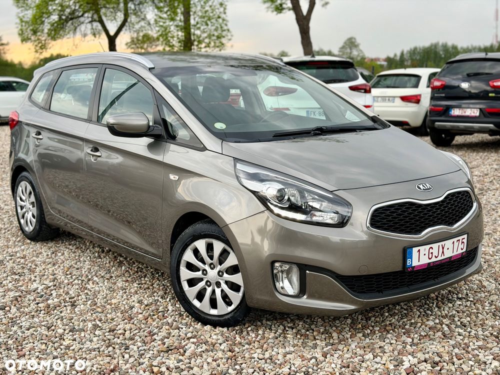 Kia Carens - 16