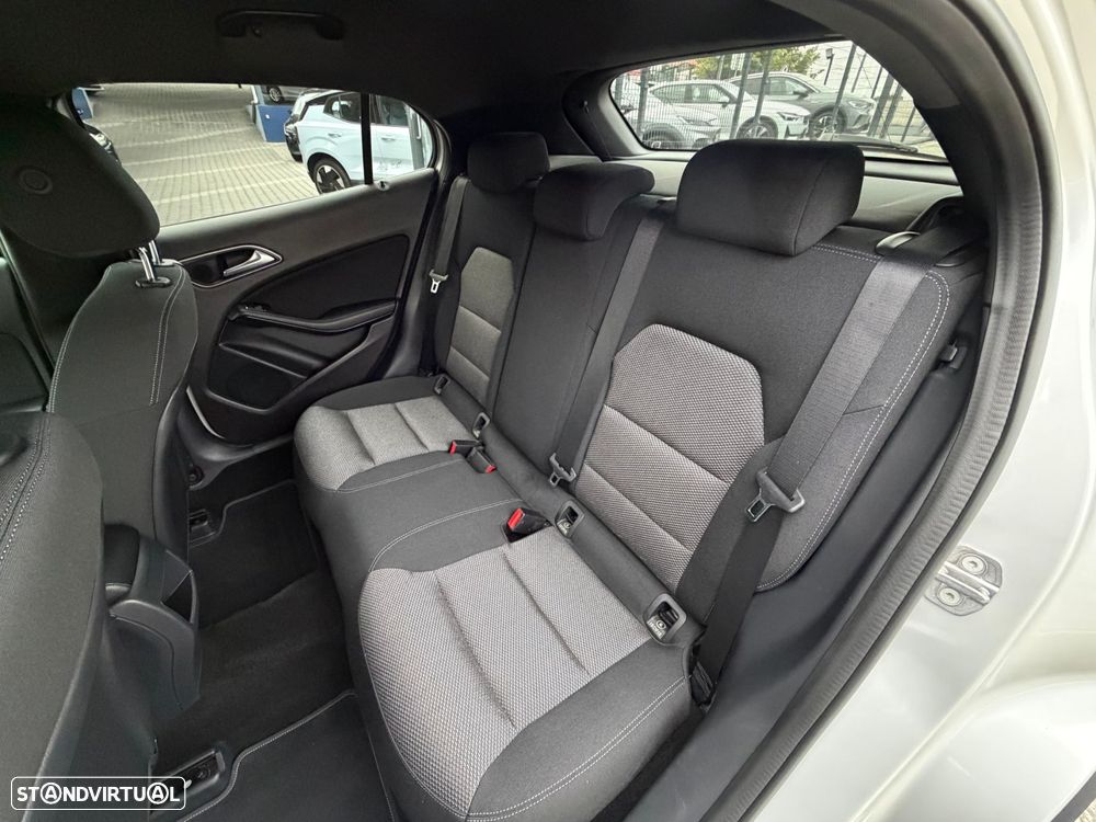 Mercedes-Benz GLA 180 d Style - 40