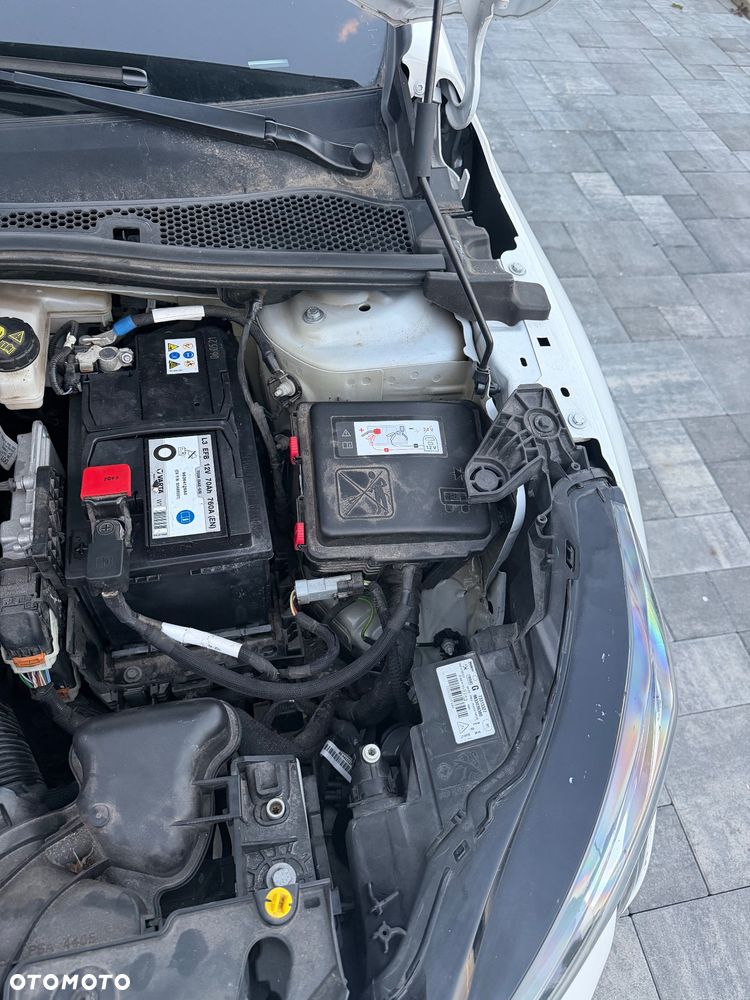 Peugeot 208 - 19