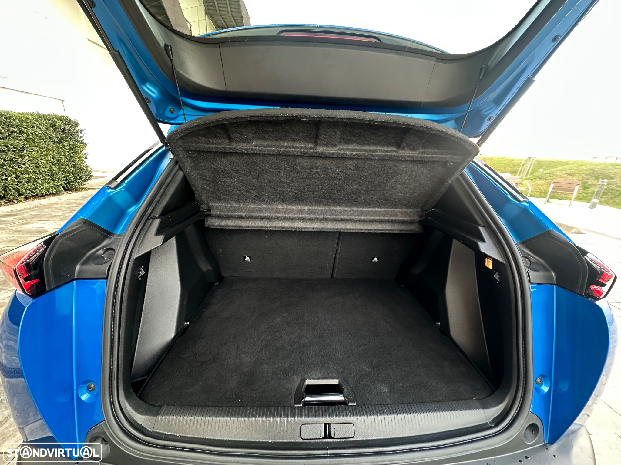Peugeot 2008 1.2 PureTech Allure Pack - 35