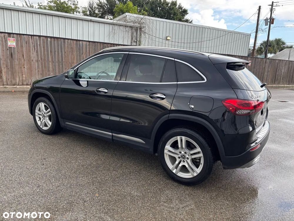 Mercedes-Benz GLA 250 4Matic 8G-DCT - 6